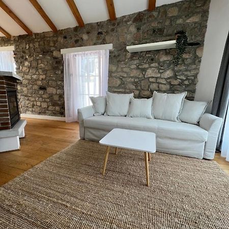 Guesthouse 45 Dutovlje Екстериор снимка